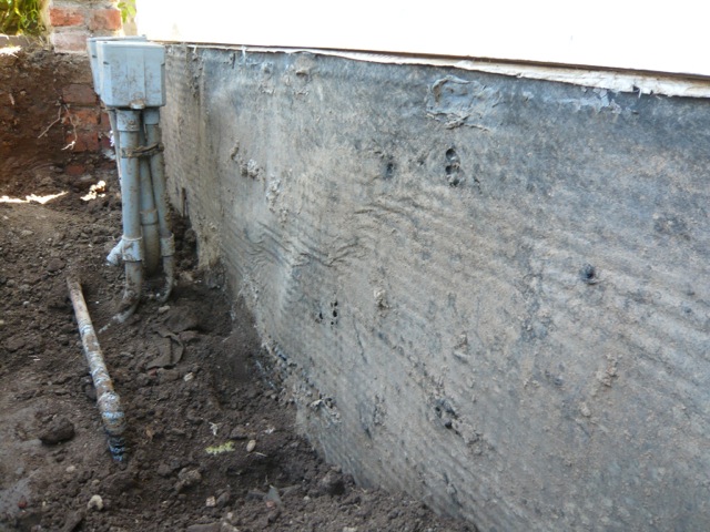 Clay soil causing deterioration of drainage panels