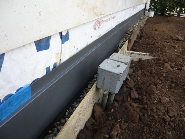 Gravel barrier applied against drainage panels