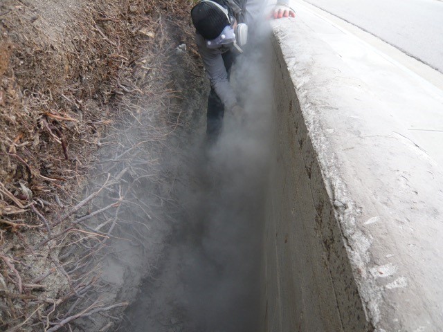 Surface grinding planter block wall