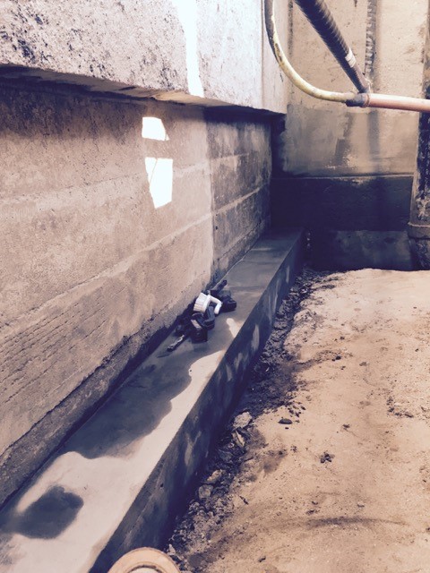 Concrete foundation edge cut to create square profile